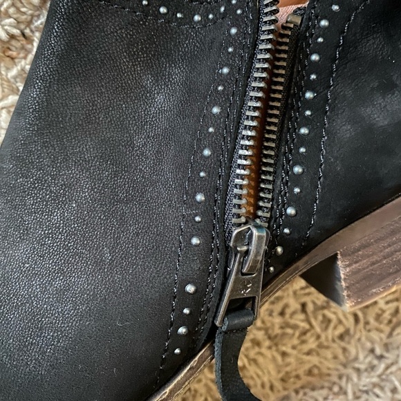 LUCKY Brand Benna Ankle Booties Boots Black Studded 8.5M Leather Zip Up - Picture 9 of 11